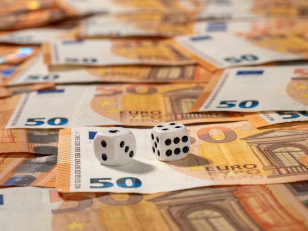 Aviator game interface showing multiplier and cash-out controls
